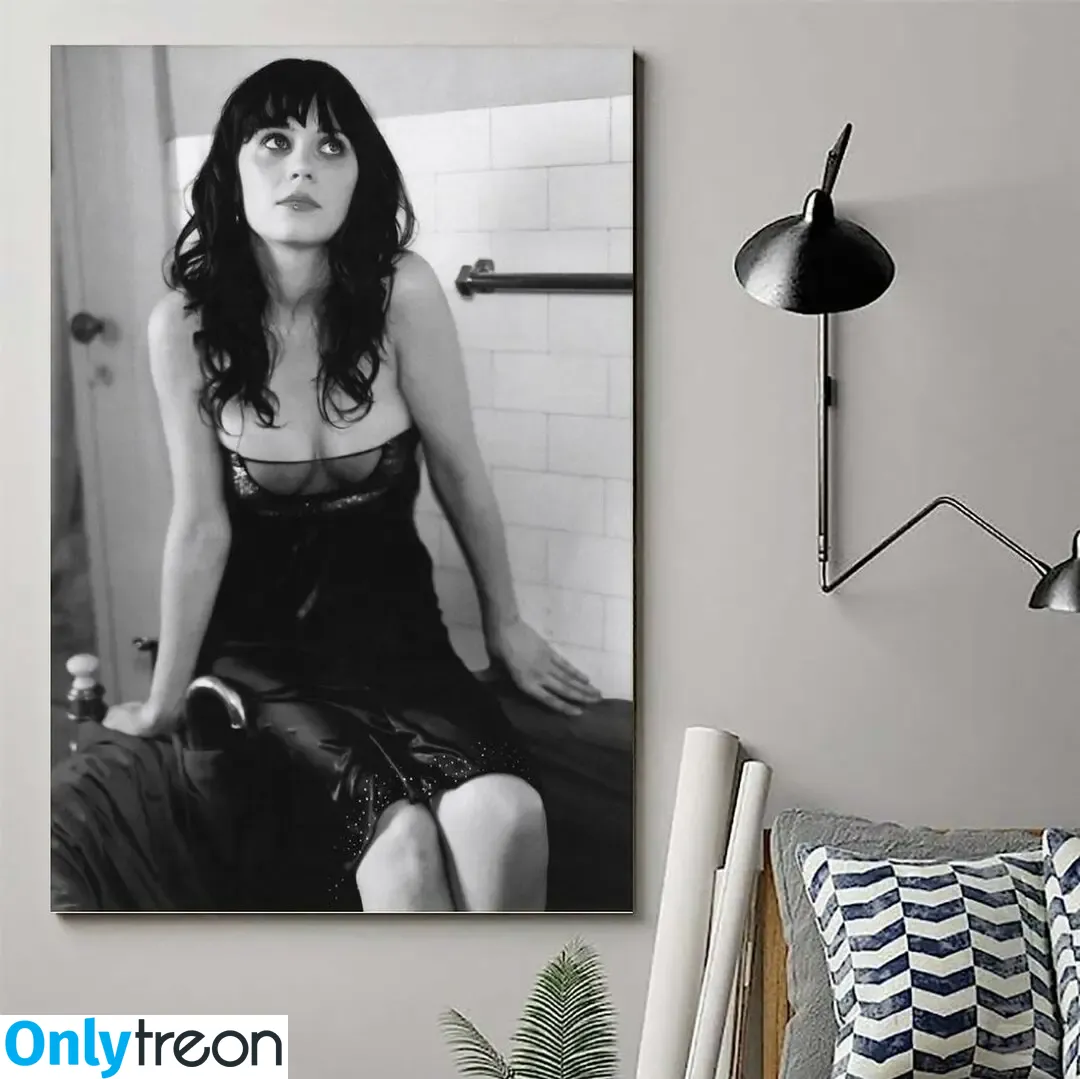 Zooey Deschanel nude photo #0312 (zooeydeschanel)