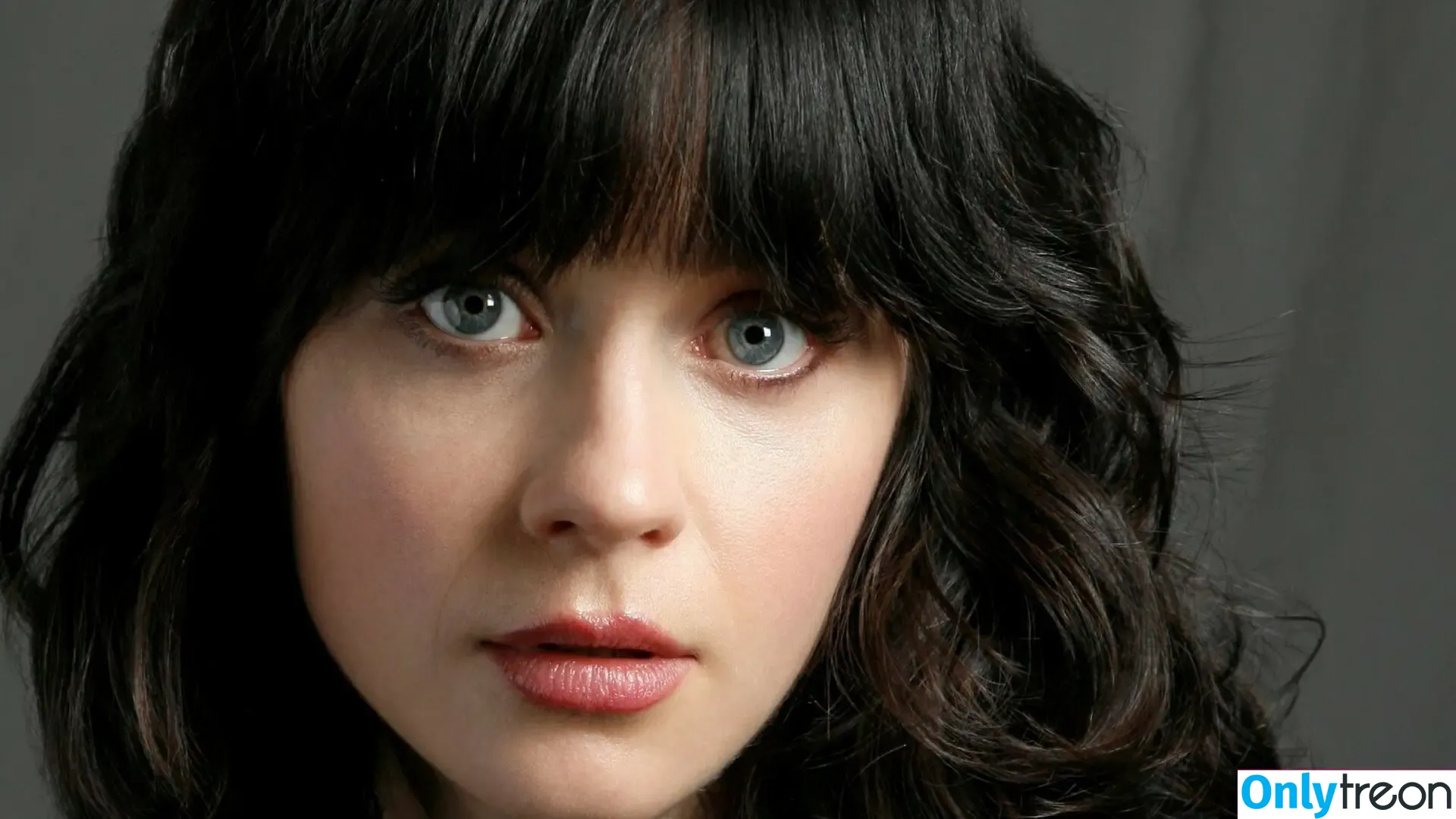 Zooey Deschanel nude photo #0319 (zooeydeschanel)