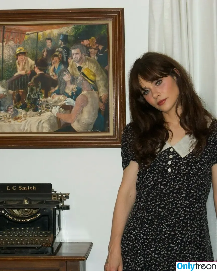 Zooey Deschanel nude photo #0344 (zooeydeschanel)