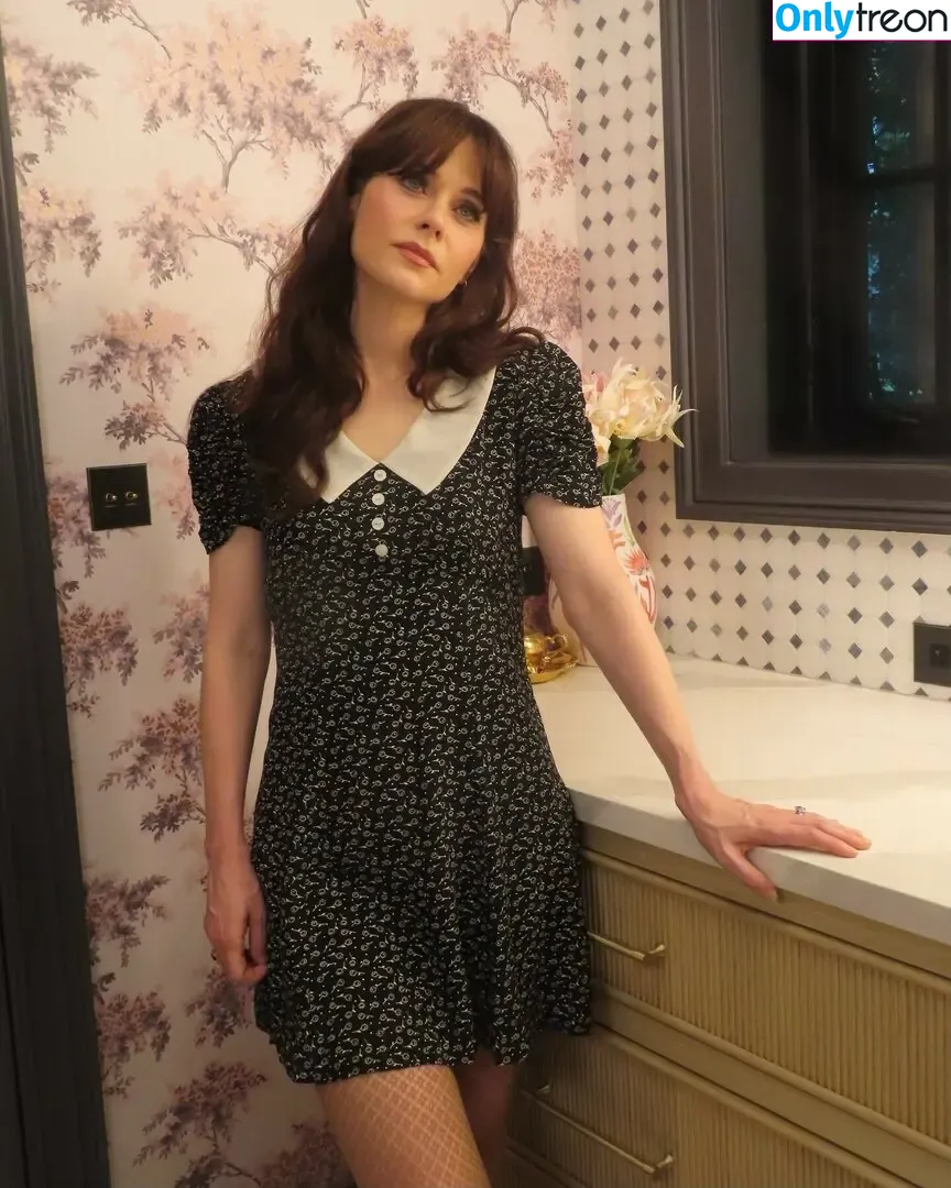 Zooey Deschanel nude photo #0345 (zooeydeschanel)