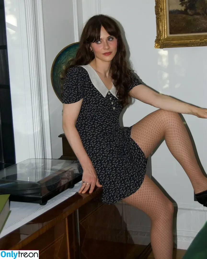 Zooey Deschanel nude photo #0346 (zooeydeschanel)