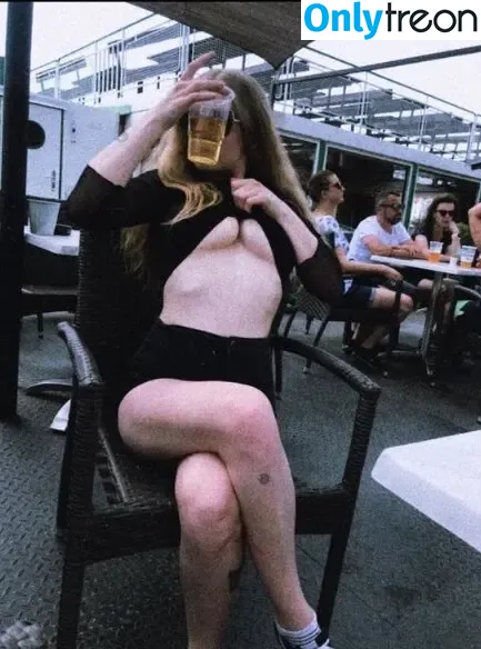 zvonilkaaaa_ nude photo #0004 (zvonilkaaaa_)