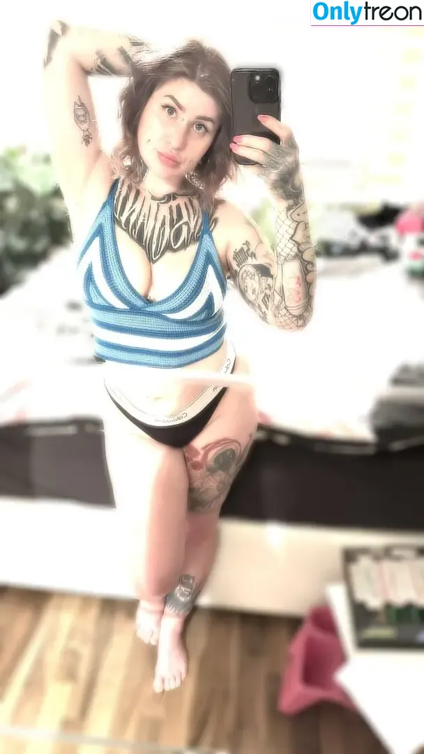 Zy.niker nude photo #0005 (zyniker333)
