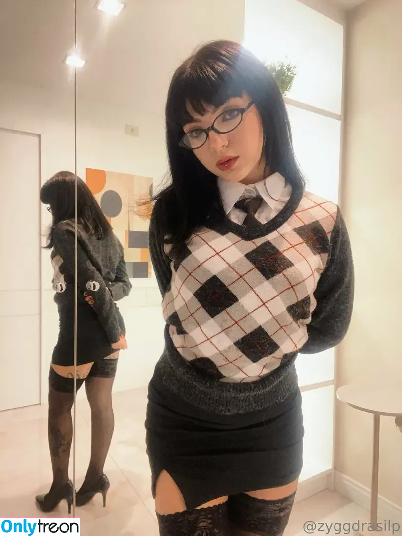 zyggdrasilp nude photo #0159 (zyggdrasilp_feli)